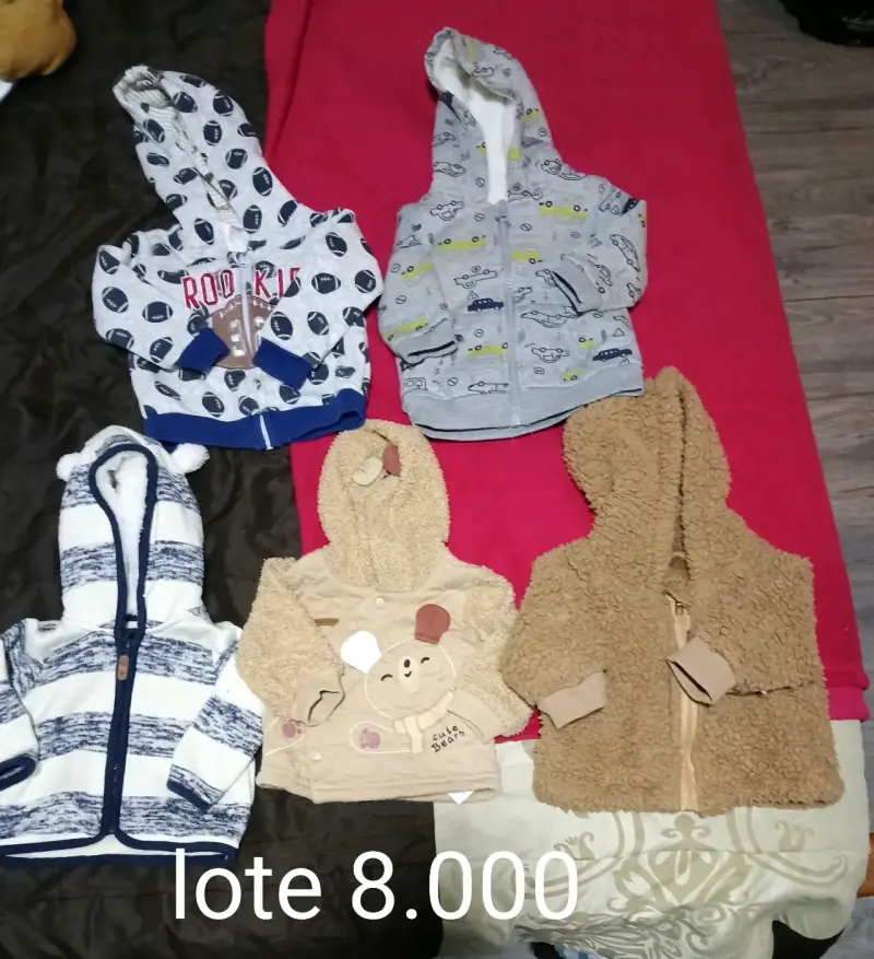 Lote de ropa de bebé variada - 5