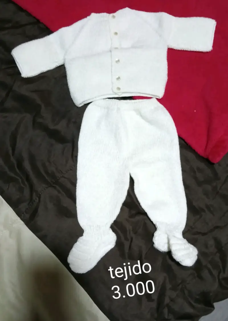 Lote de ropa de bebé variada - 6