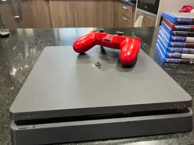 Consola PS4 slim 1Tb - miniatura 1