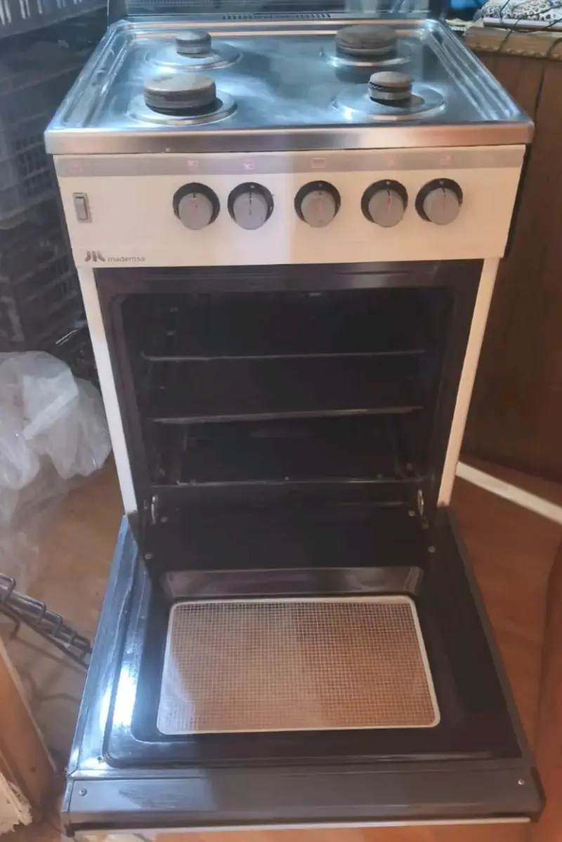 Cocina a gas de cuatro quemadores - 3