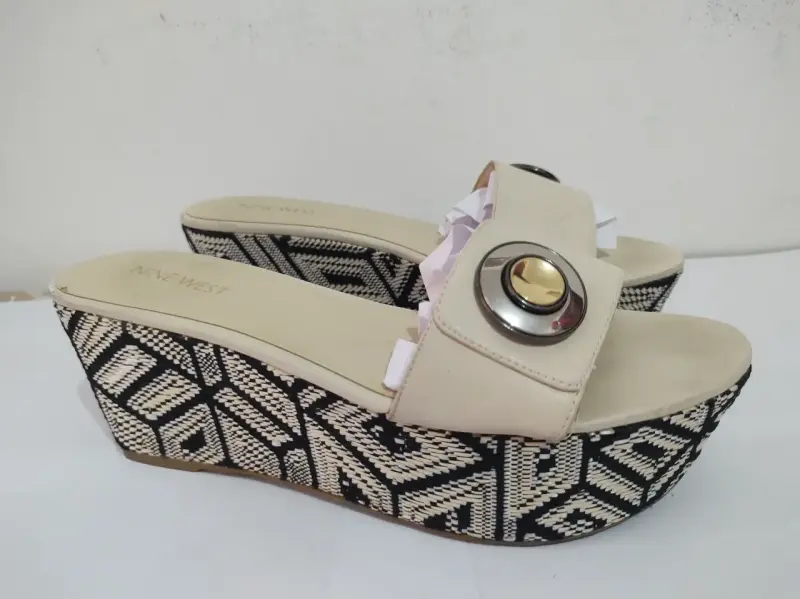 Sandalias Nine West beige con detalle metálico T38 - 1