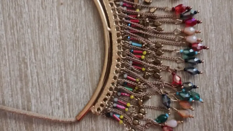 Collar bohemio con cuentas de colores - 2
