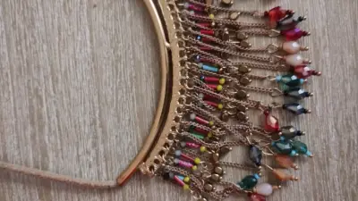Collar bohemio con cuentas de colores - miniatura 2