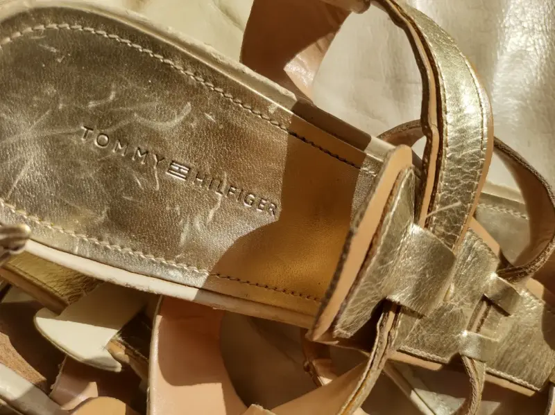Sandalias tommy hilfiger doradas de cuero talla.39 - 3