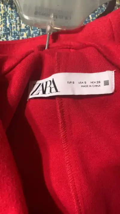 Abrigo rojo Zara con cinturón - miniatura 3