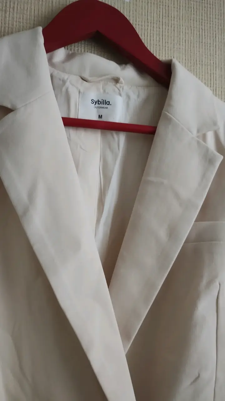 Blazer beige de mujer Sybilla elegante - 4