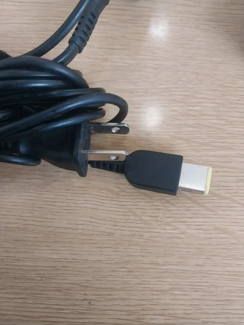 Cargador Lenovo 65W Punta Rectangular + Adaptador - 3