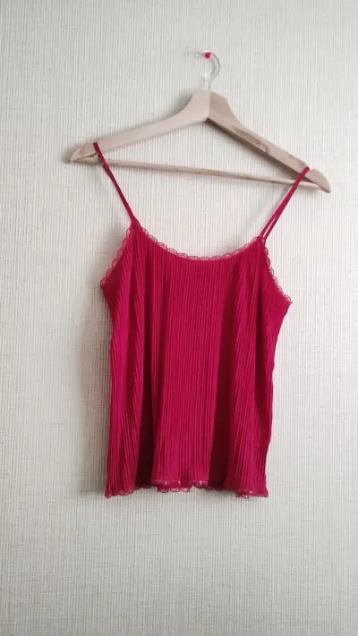 Blusa de tirantes roja plisada - miniatura 1