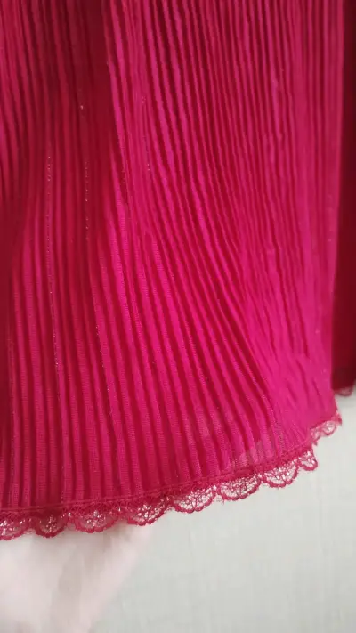 Blusa de tirantes roja plisada - miniatura 3
