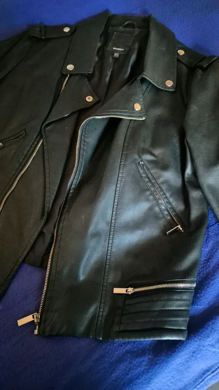 Chaqueta de cuero negra estilo biker Studio F - 5