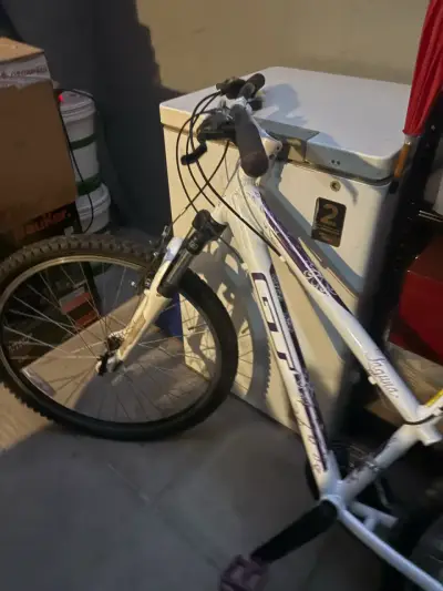 Bicicleta GT Laguna blanca para montaña - miniatura 2