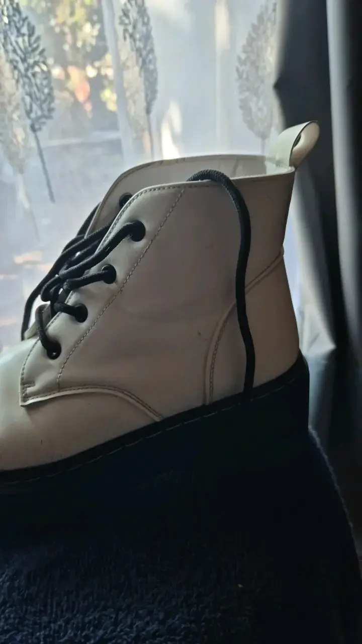 Botas blancas de cuero con cordones - 2