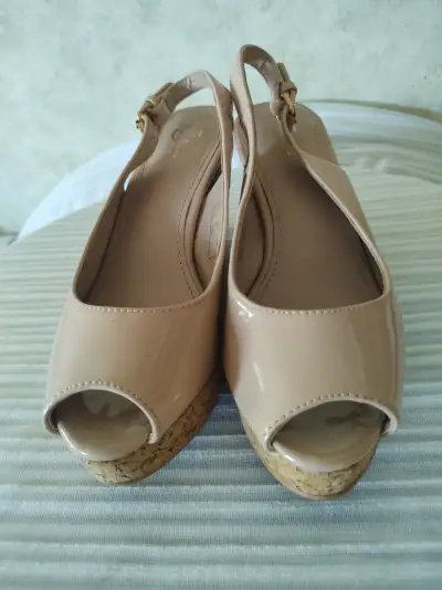 Sandalias de tacón beige con plataforma talla 38 - miniatura 1