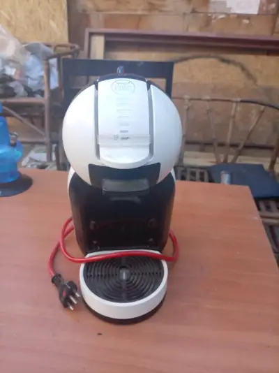 Cafetera Dolce Gusto usada en buen estado - miniatura 1