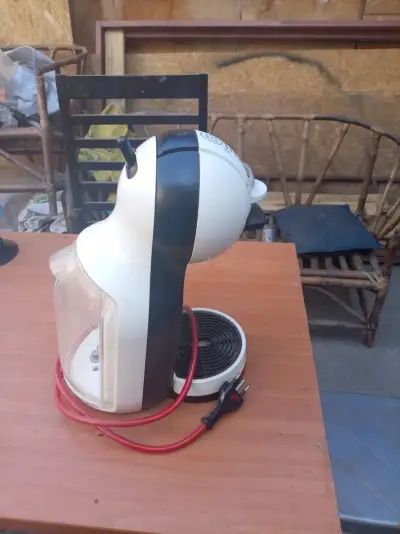 Cafetera Dolce Gusto usada en buen estado - miniatura 2