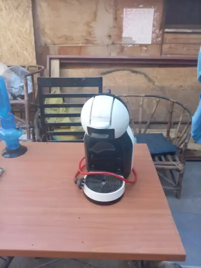 Cafetera Dolce Gusto usada en buen estado - miniatura 4