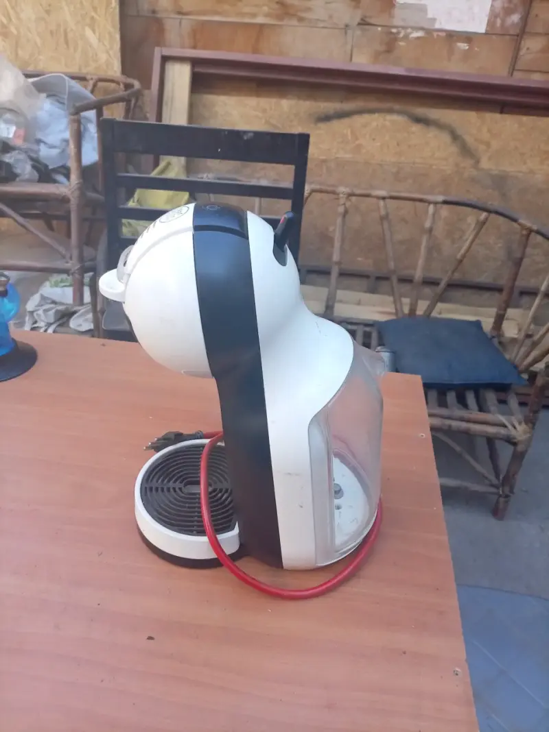 Cafetera Dolce Gusto usada en buen estado - 5