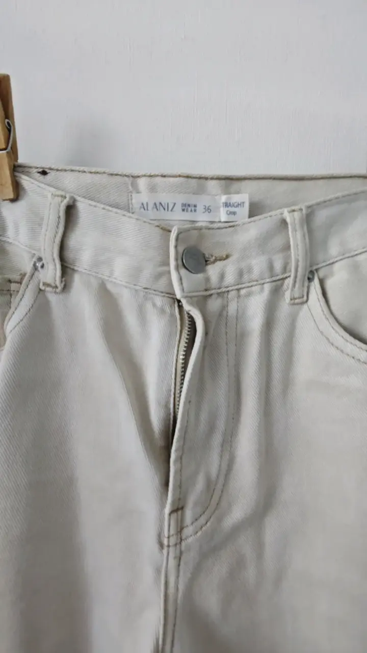 Jeans beige de mujer talla 36 ALANIZ cropped - 4