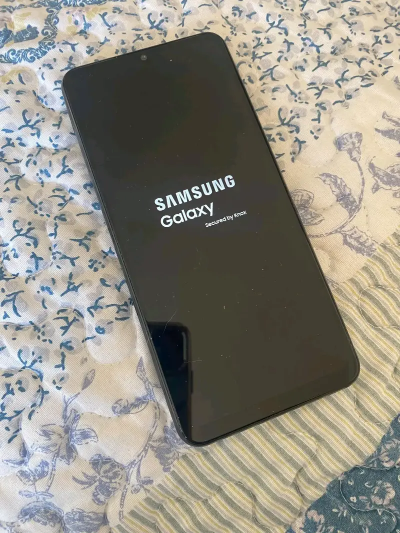 Smartphone Samsung Galaxy en buen estado, casi nue - 1