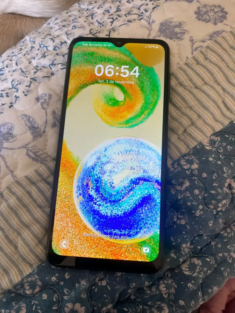 Smartphone Samsung Galaxy en buen estado, casi nue - 2