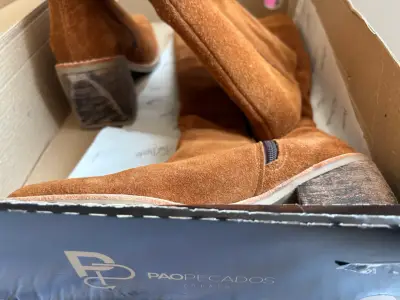 Botas Pao pecados de gamuza marrón con tacón alto - miniatura 4