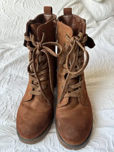 Botas de cuero marrón con cordones - miniatura 1