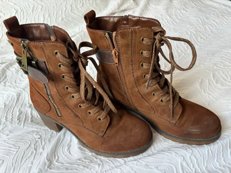 Botas de cuero marrón con cordones - 2