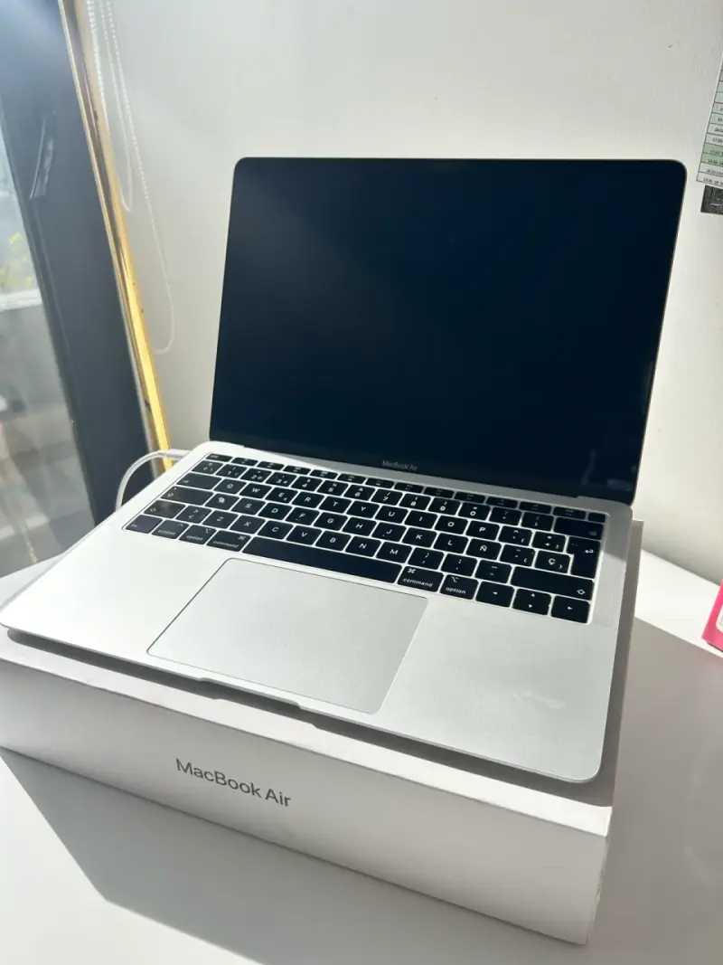 MacBook Air 13 pulgadas en buen estado - 2