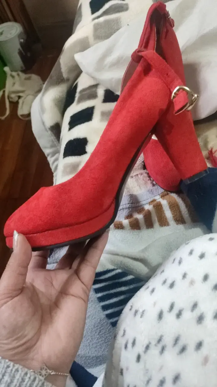 Zapatos de tacón rojo con correa - 2