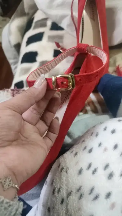 Zapatos de tacón rojo con correa - miniatura 4