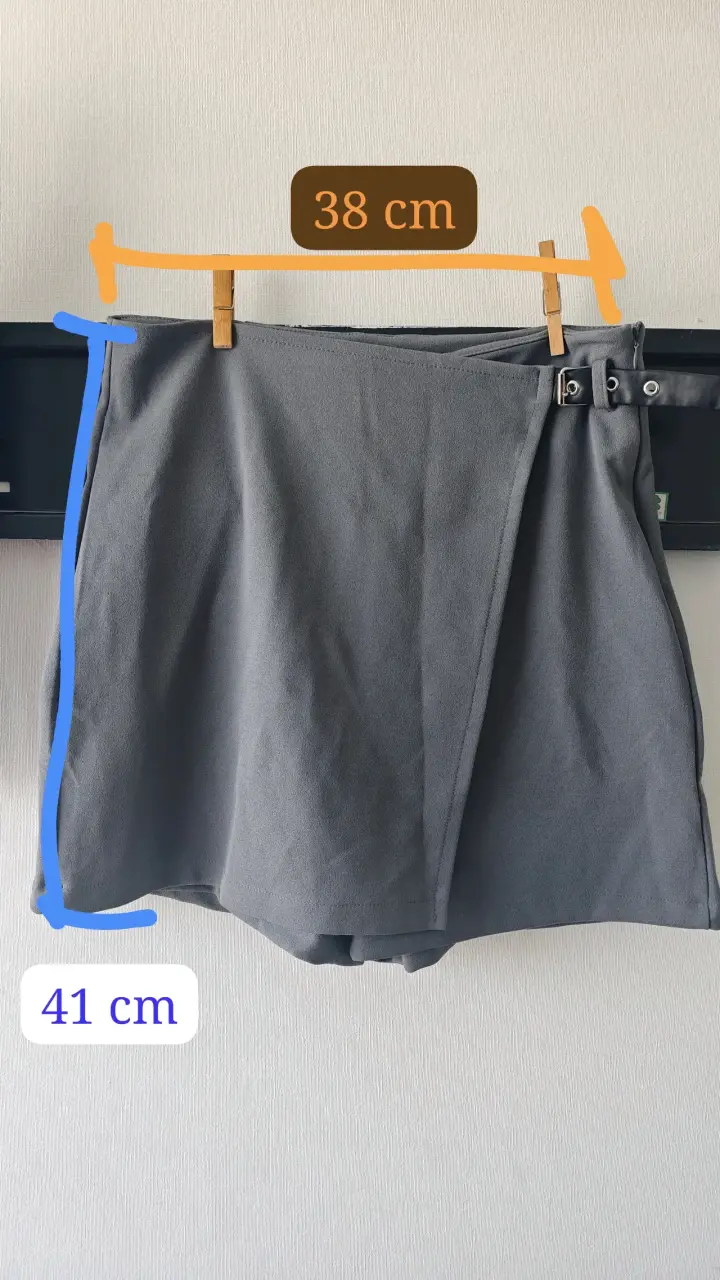 Falda-short gris con hebillas - talla S/M - 2