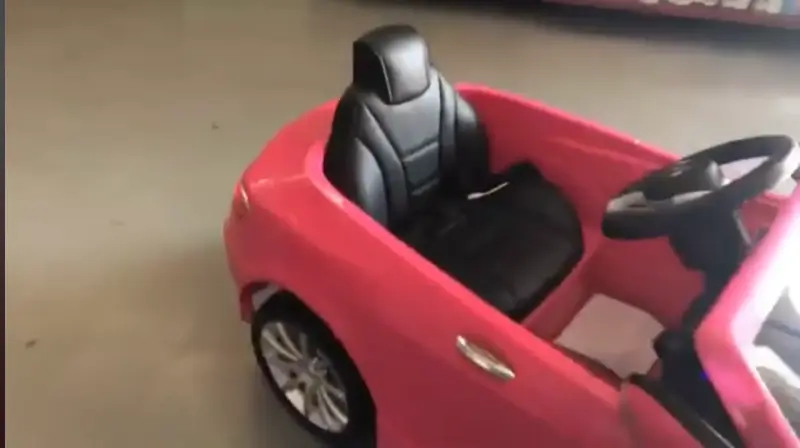 Auto eléctrico para niños Mercedes Benz rosa - 2