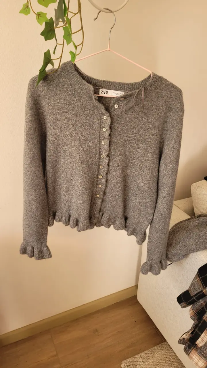 Chaleco Zara con volantes CELESTE Y GRIS T/M - 4
