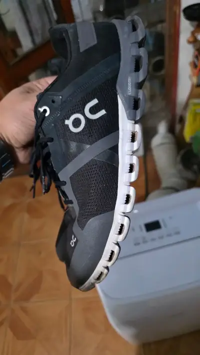 Zapatillas On Running talla 42 negras - miniatura 3