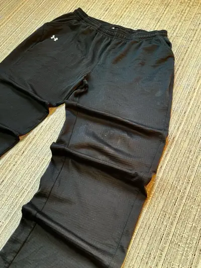Pantalones deportivos Under Armour negros - miniatura 2