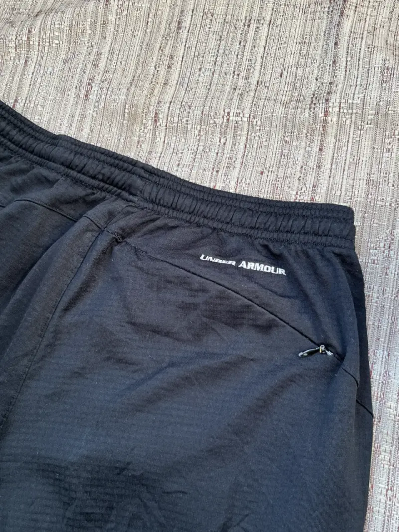 Pantalones deportivos Under Armour negros - 6