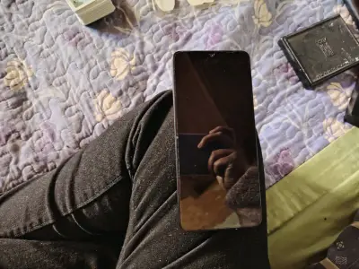 Smartphone con pantalla táctil - miniatura 1