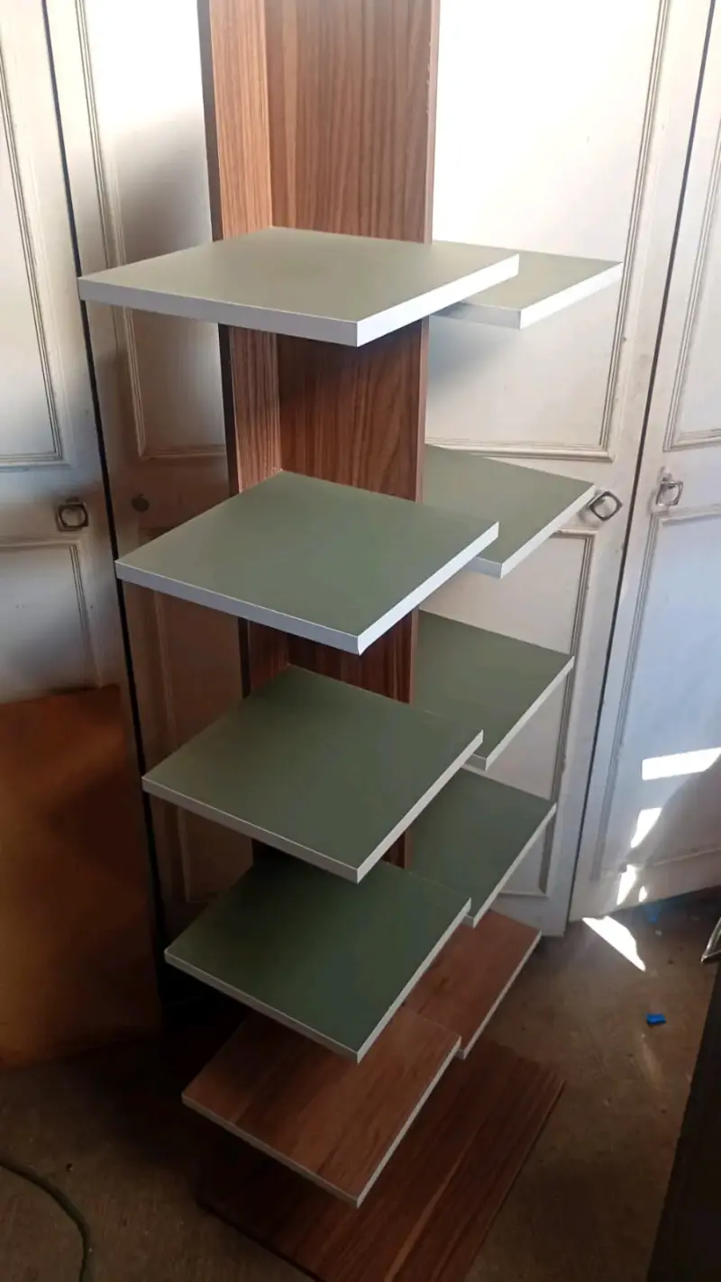 Estante de exhibición de madera moderno - 4