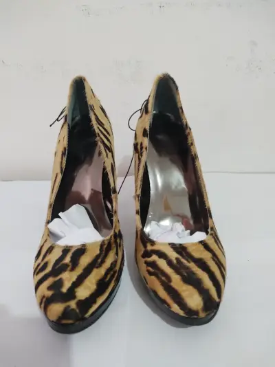 Tacones animal print con diseño eleganteT.37 -38 - miniatura 3