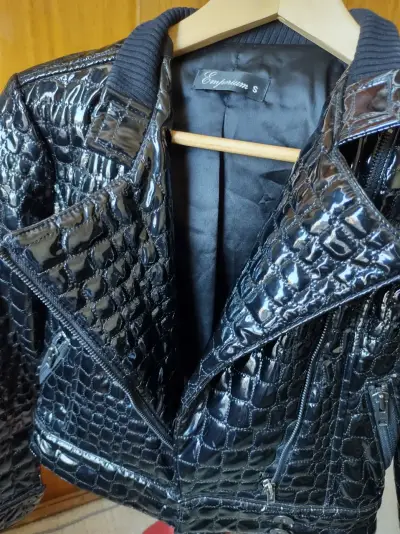 Chaqueta negra de cuero LEGITIMO CHAROL  DISEÑADOR - miniatura 1