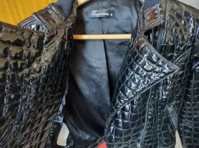 Chaqueta negra de cuero LEGITIMO CHAROL  DISEÑADOR - miniatura 2