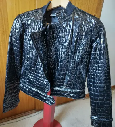 Chaqueta negra de cuero LEGITIMO CHAROL  DISEÑADOR - miniatura 5
