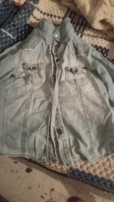 Camisa de mezclilla azul con bolsillos - miniatura 1