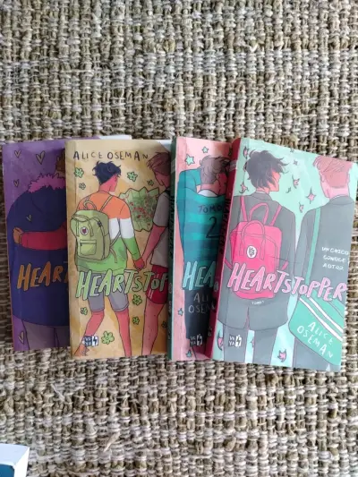 Colección de libros Heartstopper de Alice Oseman - miniatura 1