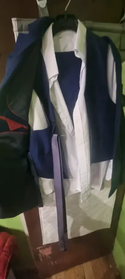 Traje azul para hombre con camisa blanca - miniatura 4