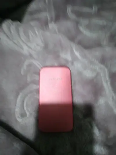Celular Samsung plegable rojo en buen estado - miniatura 2