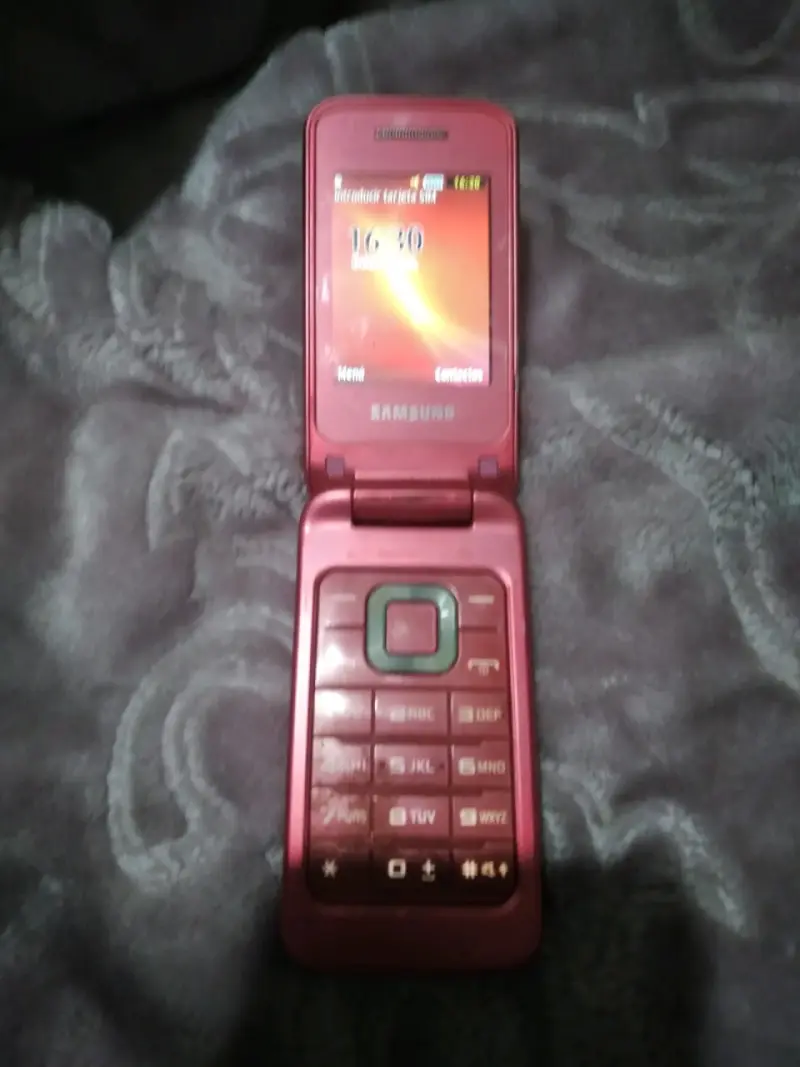 Celular Samsung plegable rojo en buen estado - 5