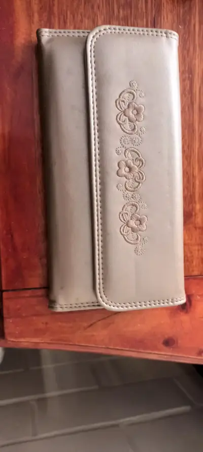 Cartera de cuero con diseño floral - miniatura 1