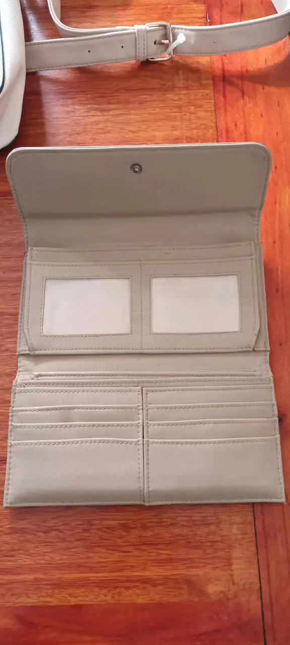 Cartera de cuero con diseño floral - 2