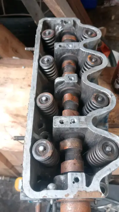 Culata de motor usada en buen estado - miniatura 3